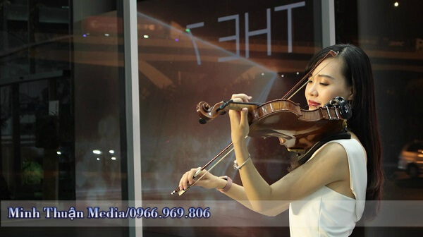 bao-gia-cho-thue-nhac-cong-violin-gia-re-chuyen-nghiep-tai-ha-noi