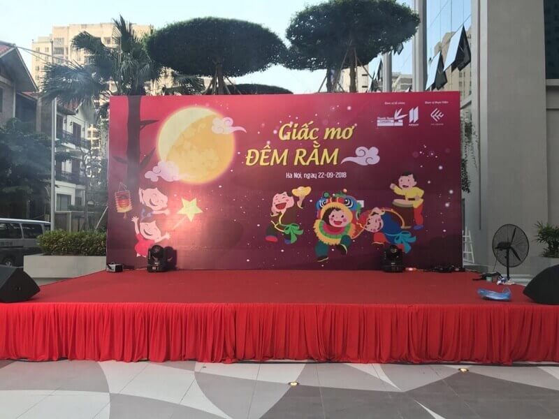 sân khấu phục vụ trung thu tại 83 Vũ Trọng Phụng