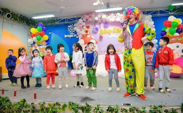 Cho thuê xiếc, Chú hề hoạt náo